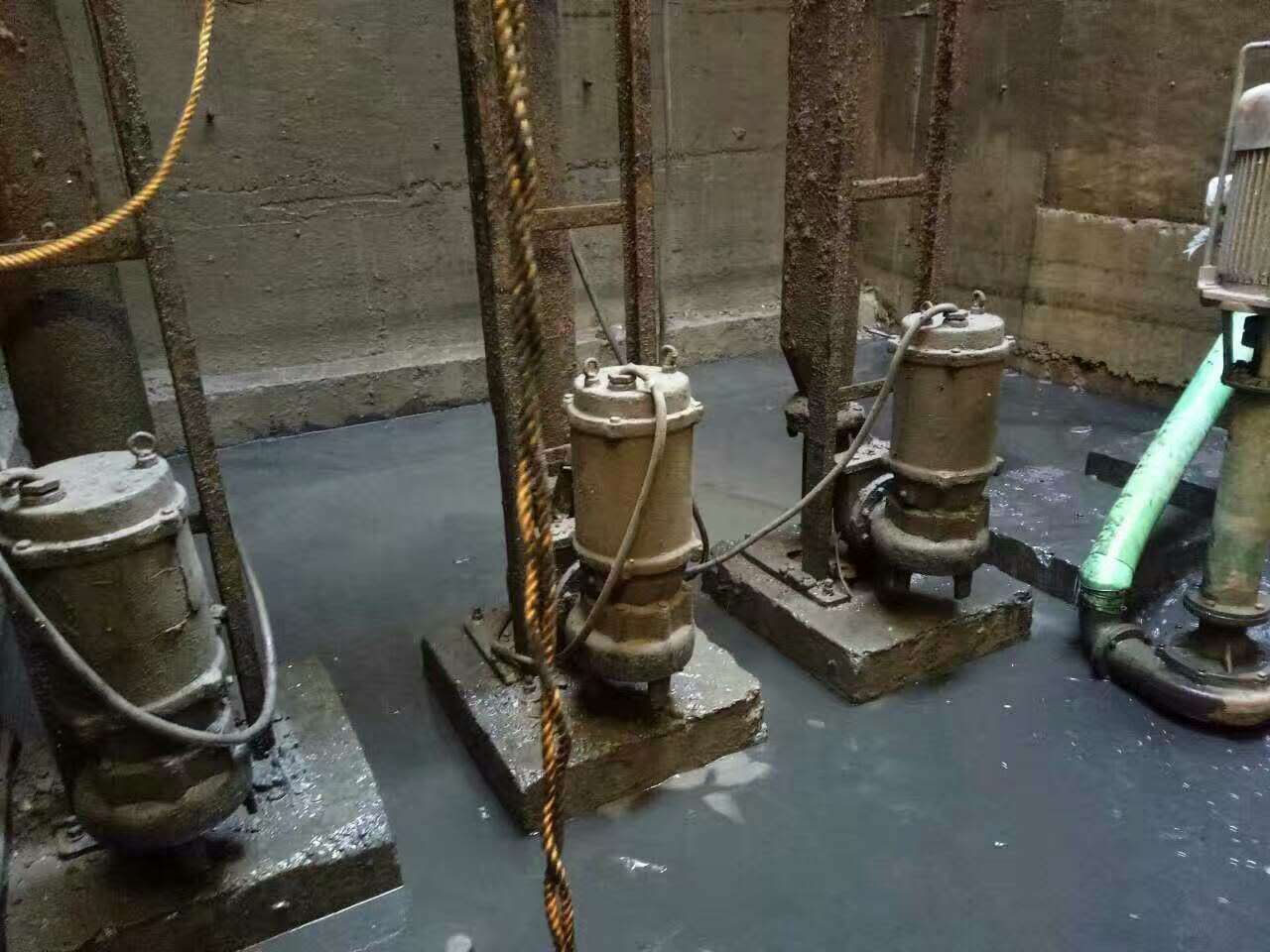 麦盖提污水池清理