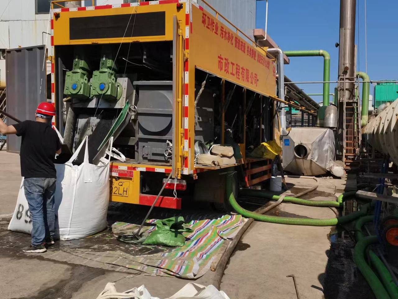 麦盖提淤泥压干处理